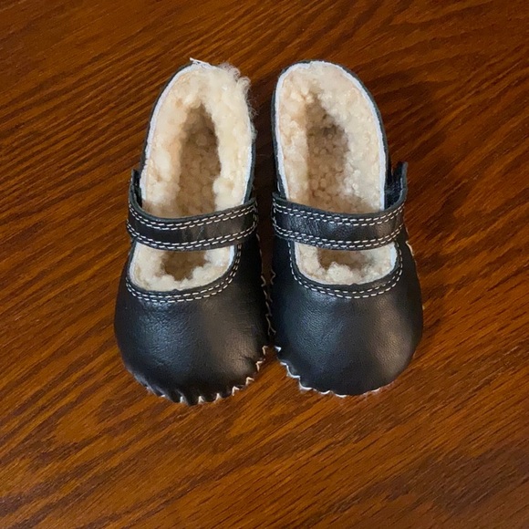 Baby UGG Mary Jane Slippers - Picture 3 of 5